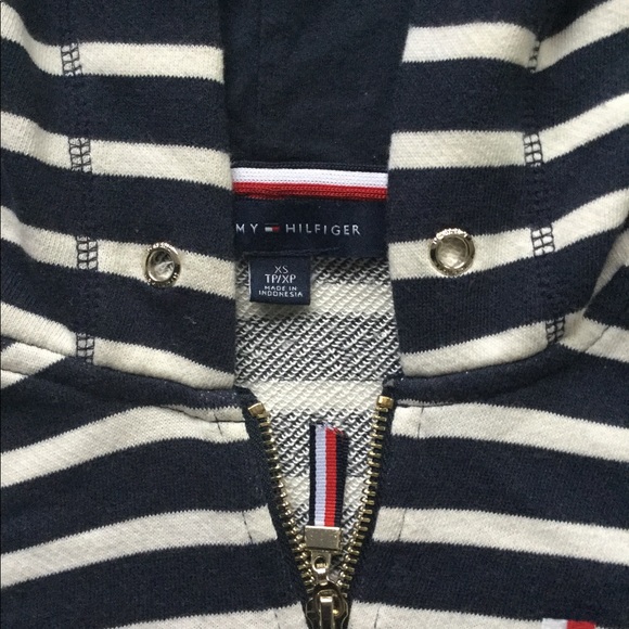 🔥🔥HOST PIC🔥🔥Tommy Hilfigher Sweater - Picture 2 of 8